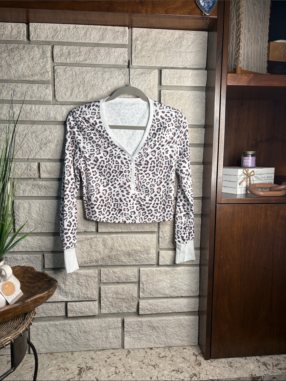Leopard Print V-Neck Cropped Button Cardigan - White/Brown